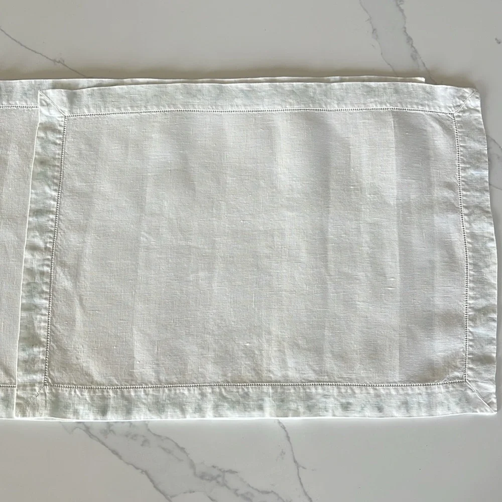 4 linen placemats lined with ants in grass indoor picnic!